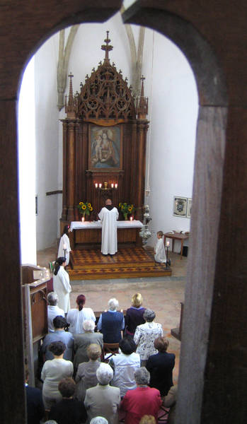 Blicke auf die Burgkapelle vom Chor